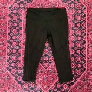 Black lululemon crops